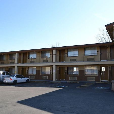 Days Inn Spokane Bagian luar foto