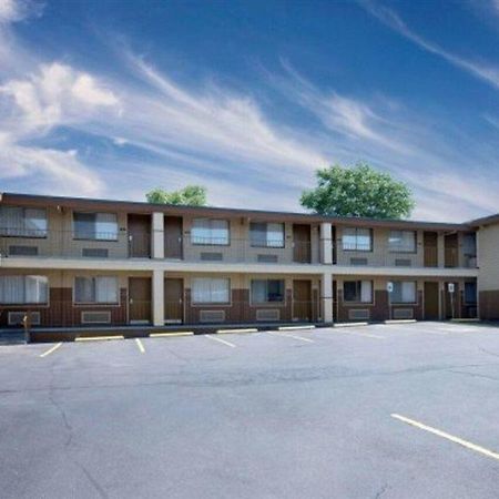 Days Inn Spokane Bagian luar foto