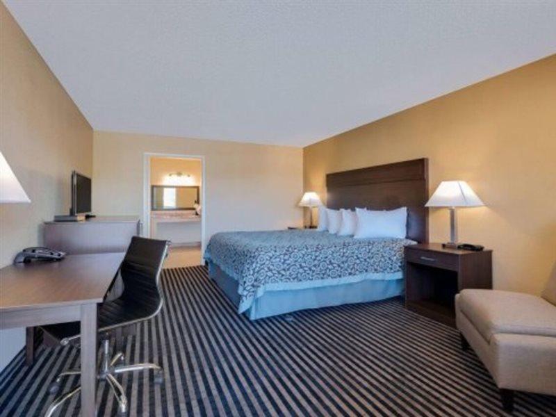 Days Inn Spokane Bagian luar foto