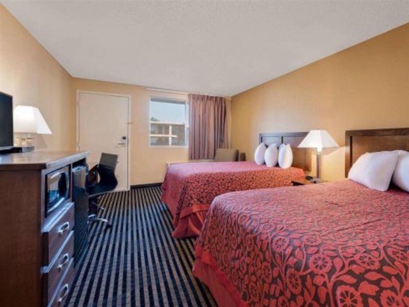 Days Inn Spokane Bagian luar foto
