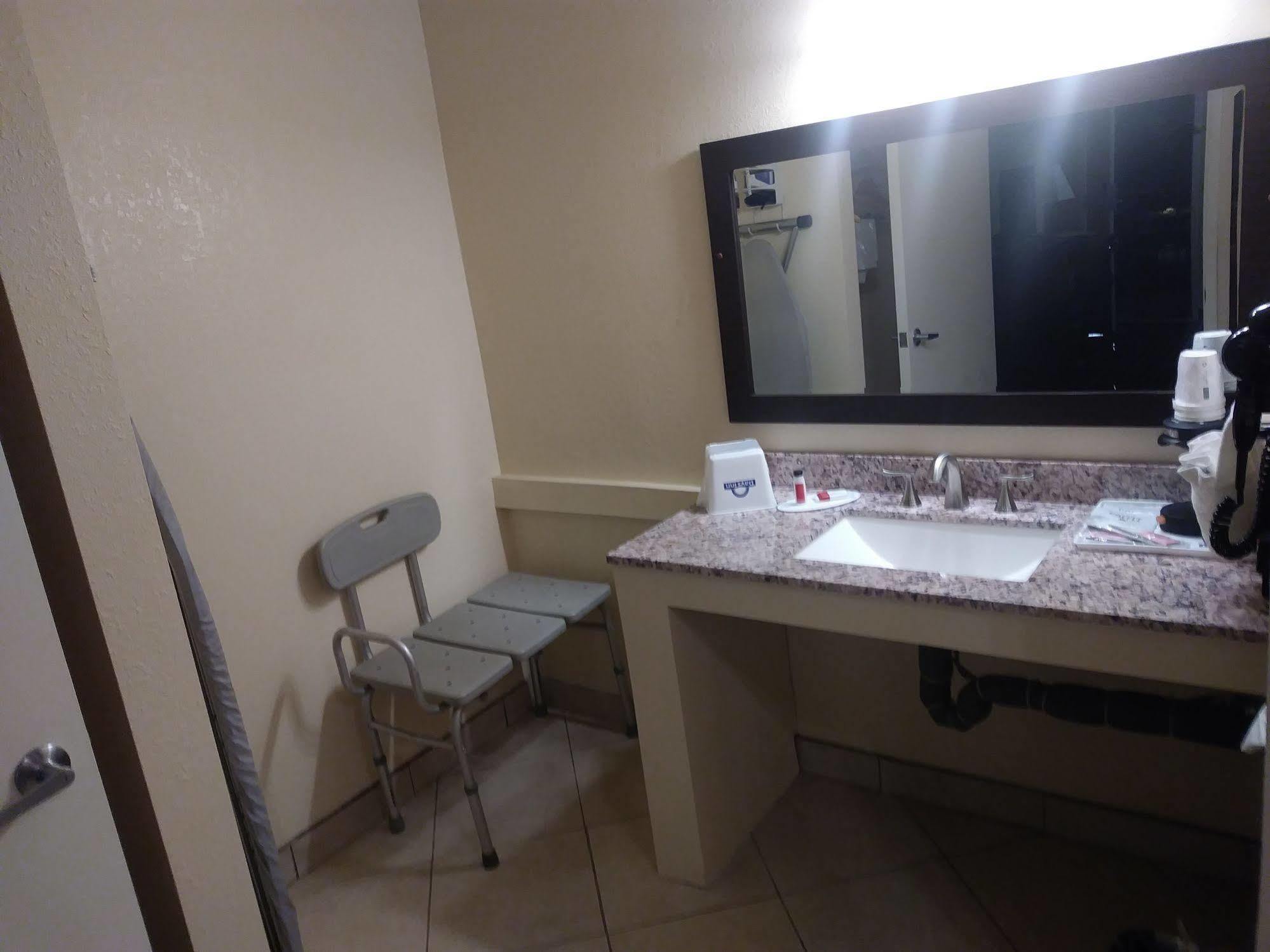 Days Inn Spokane Bagian luar foto