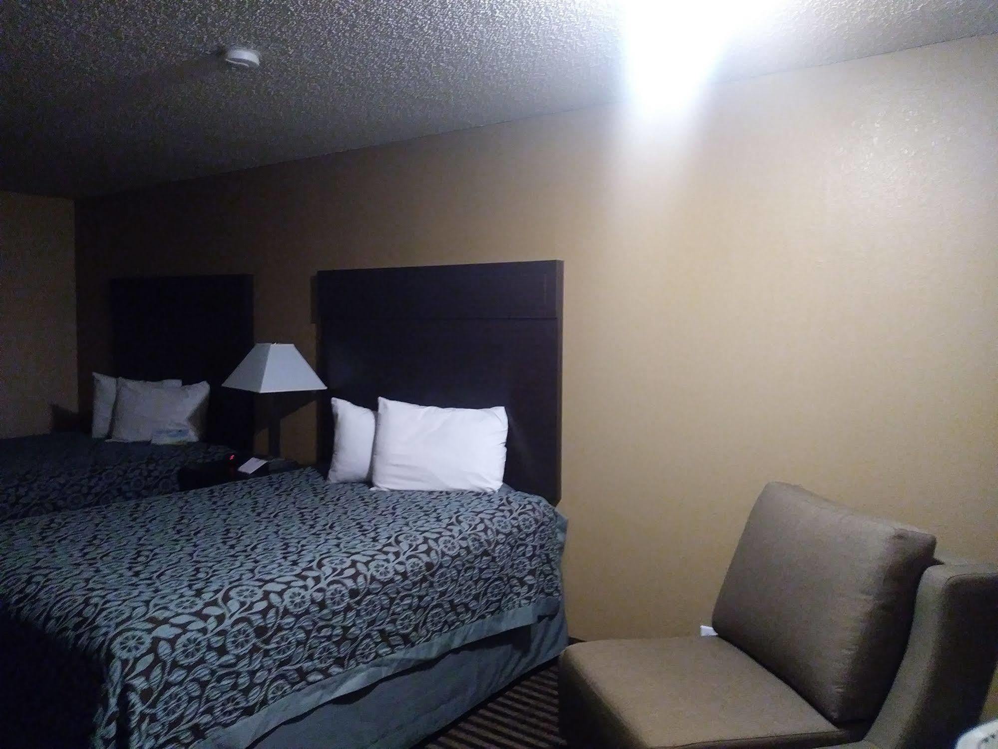 Days Inn Spokane Bagian luar foto