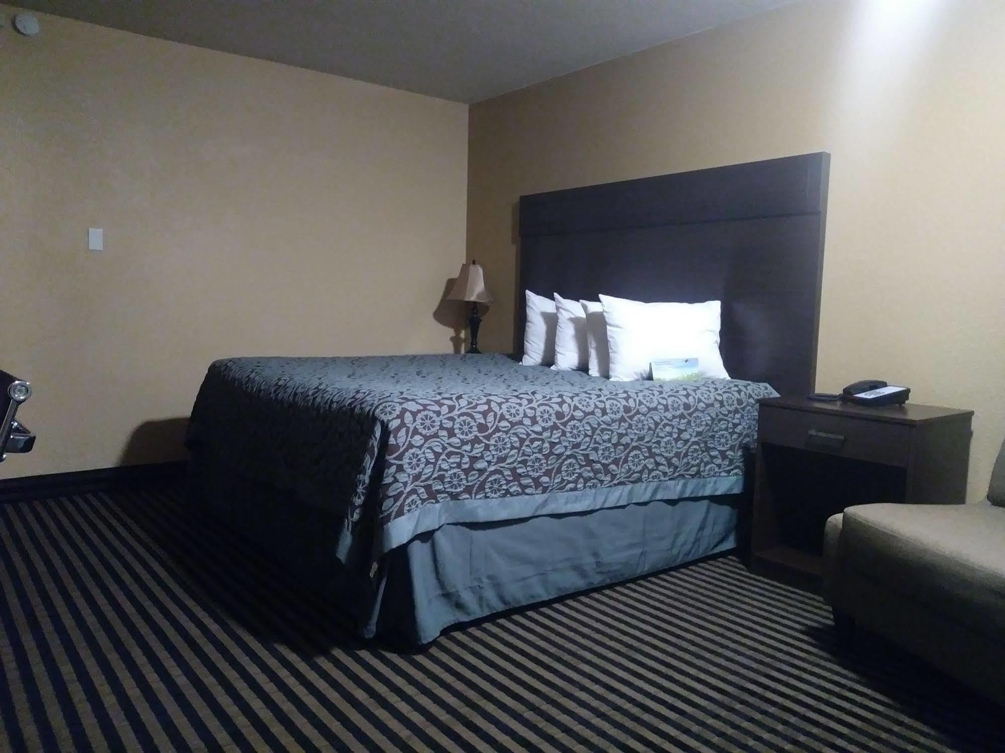 Days Inn Spokane Bagian luar foto