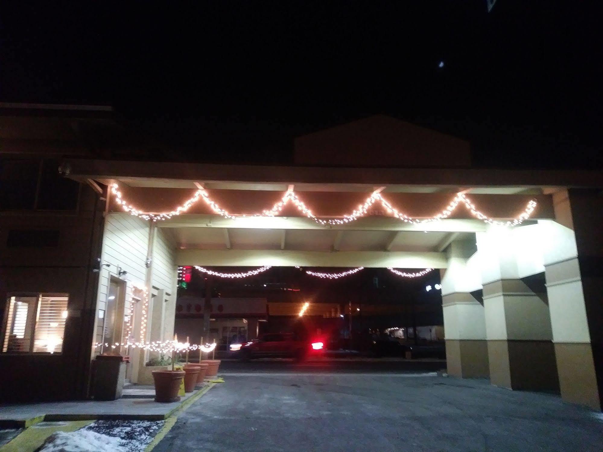 Days Inn Spokane Bagian luar foto