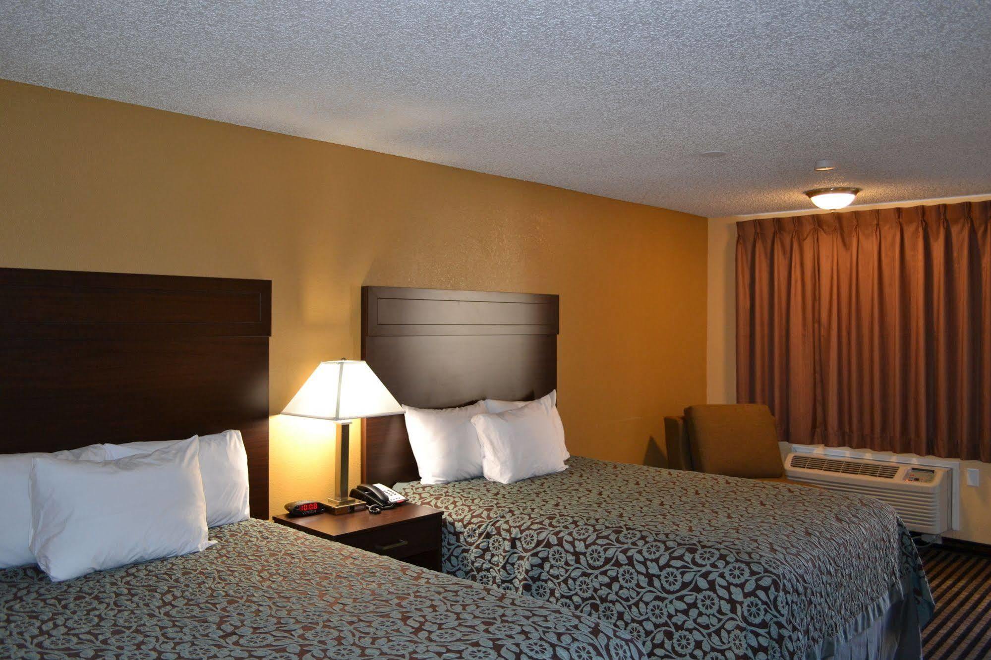 Days Inn Spokane Bagian luar foto