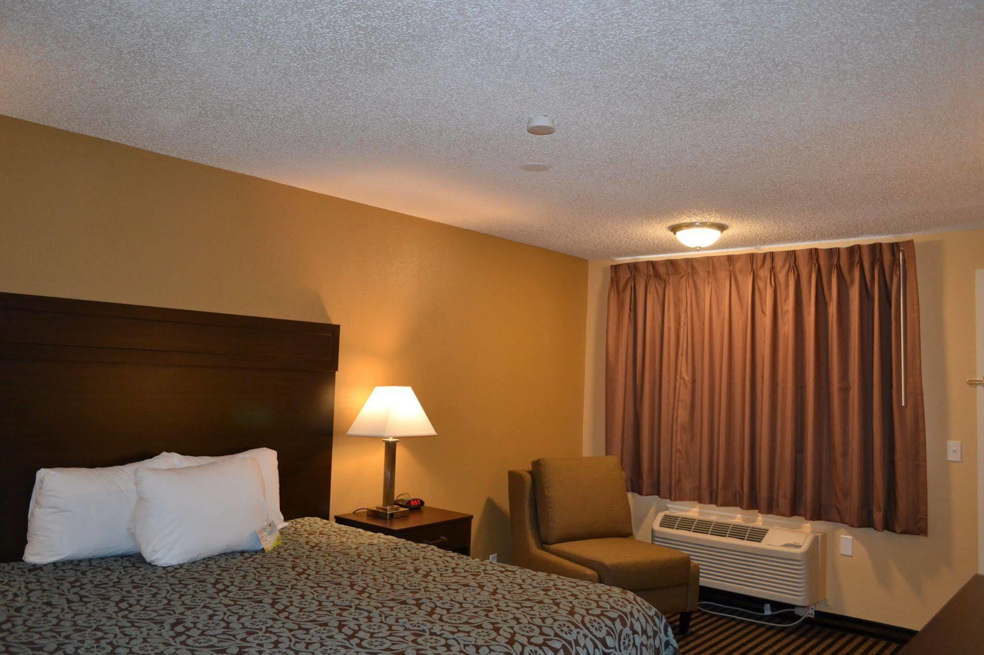 Days Inn Spokane Bagian luar foto