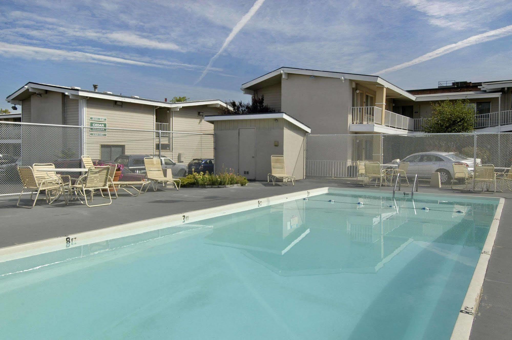 Days Inn Spokane Bagian luar foto